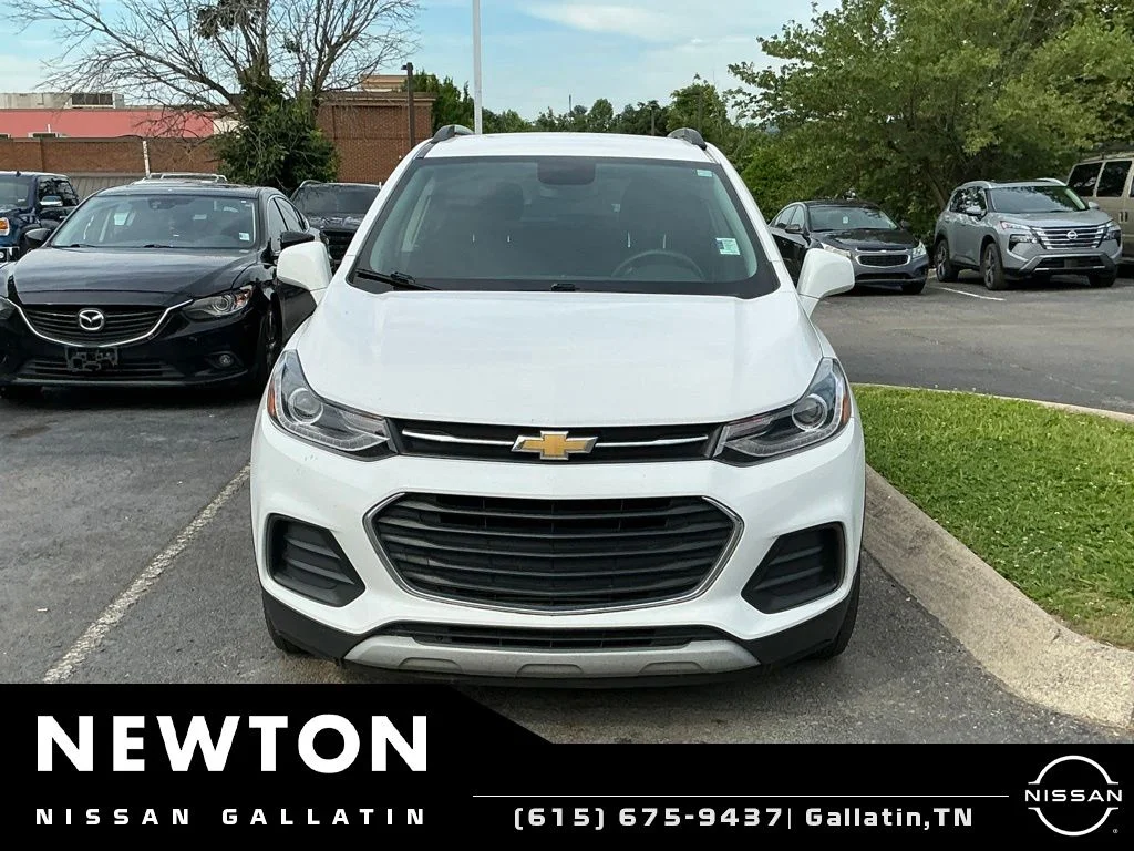 Used 2018 Summit White Chevrolet LT image 3