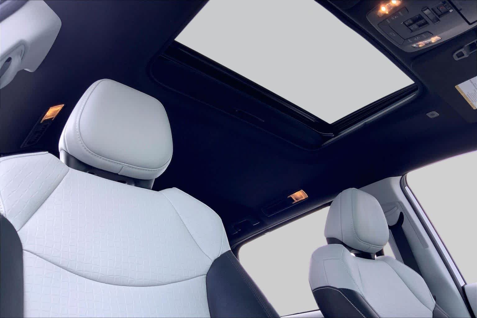 Used 2025 Ice Cap Toyota XSE image 14