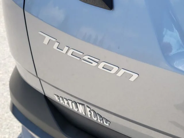 Used 2025 Silver Hyundai SE image 9