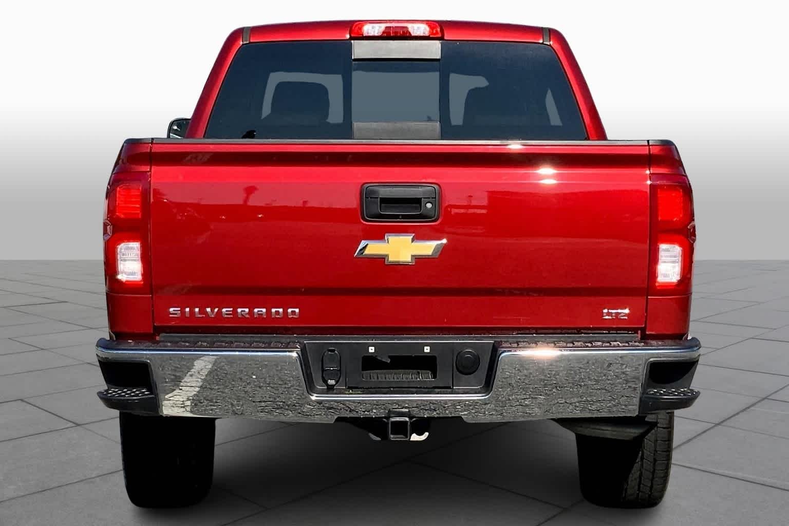 Used 2018 Cajun Red Tintcoat Chevrolet LTZ image 5