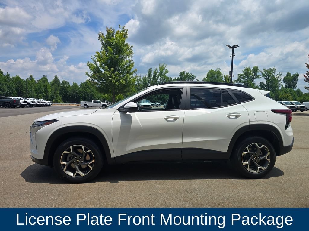 Used 2024 Summit White Chevrolet LT image 5