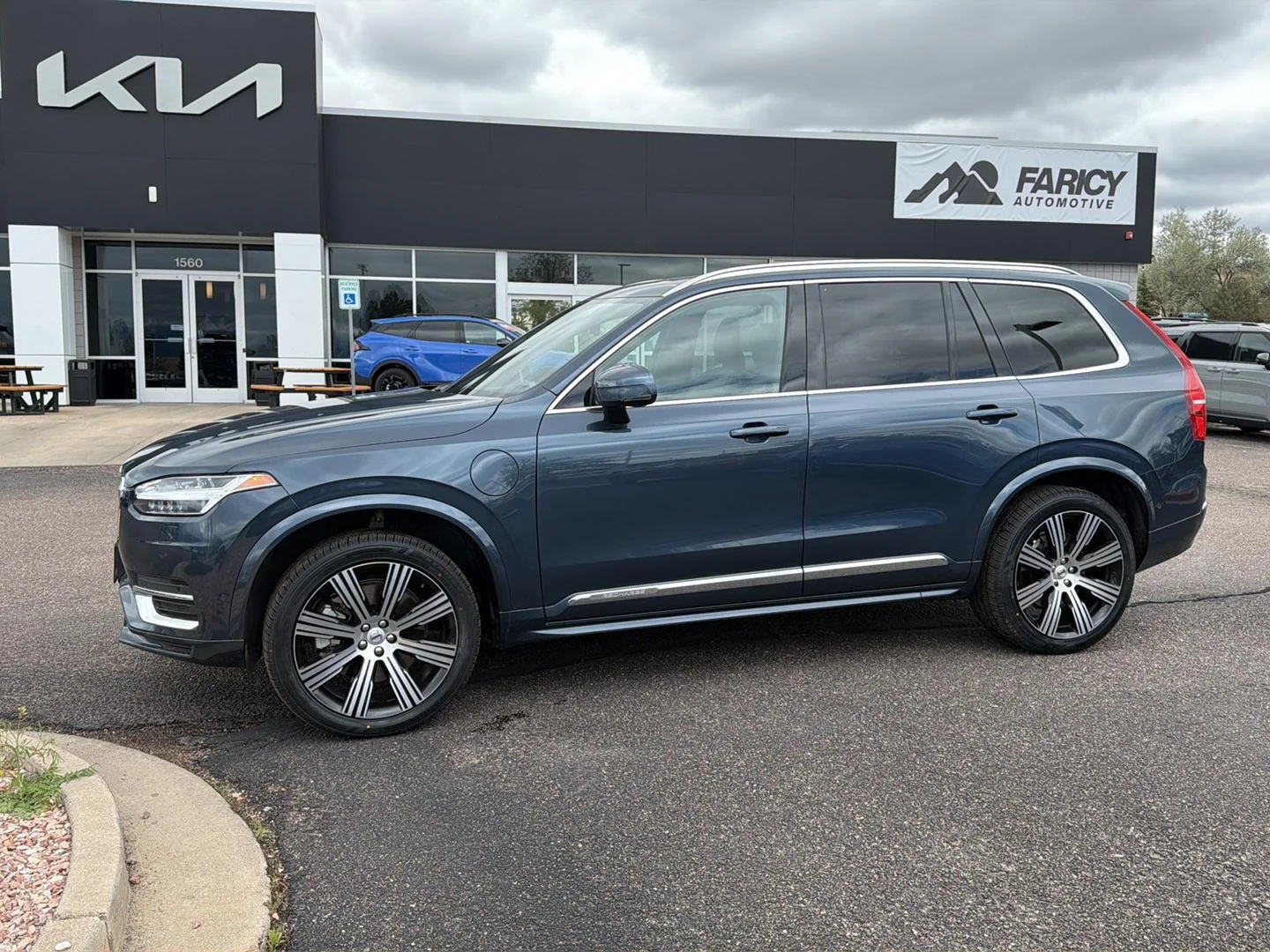 2024 Volvo XC90 T8 Recharge Ultimate Bright Theme 4WD's photo