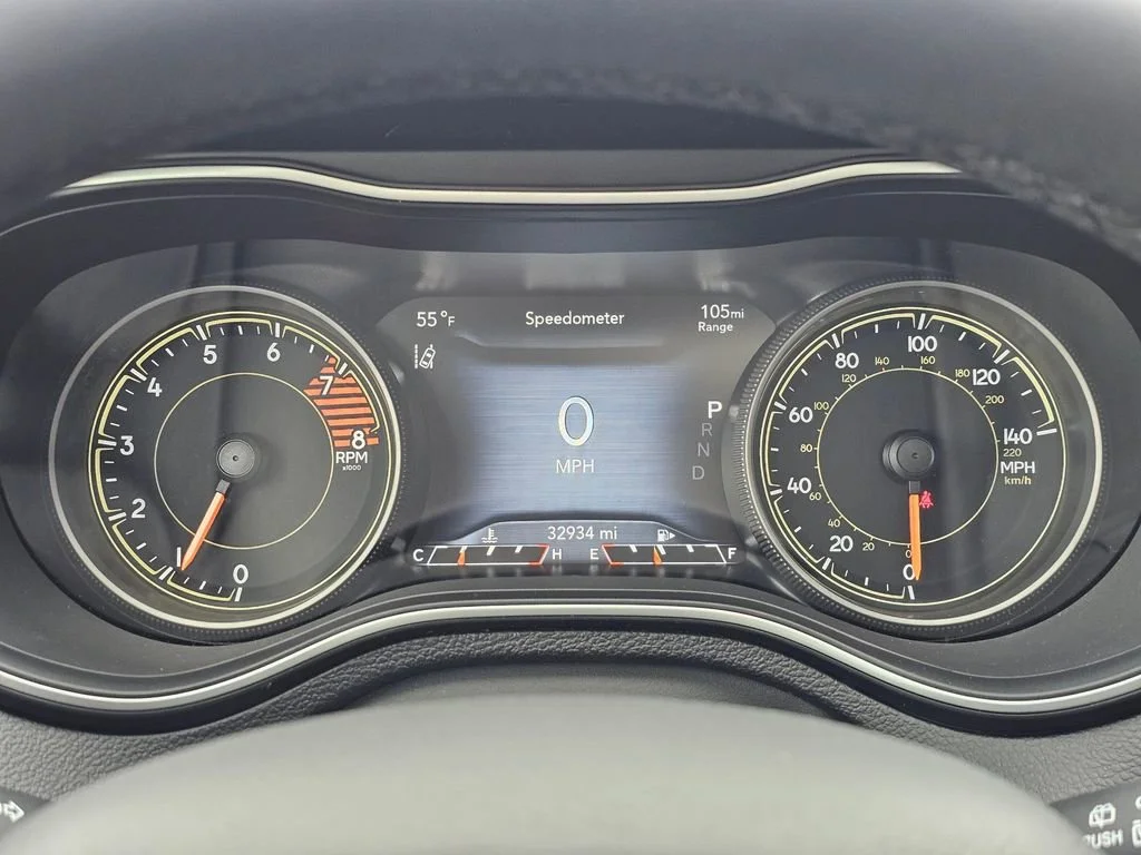 Used 2022  Jeep Limited image 28