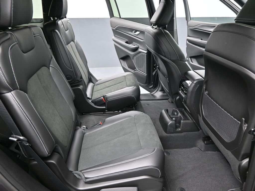 New 2025 Baltic Gray Metallic Clear-Coat Exterior Paint Jeep Altitude X image 24