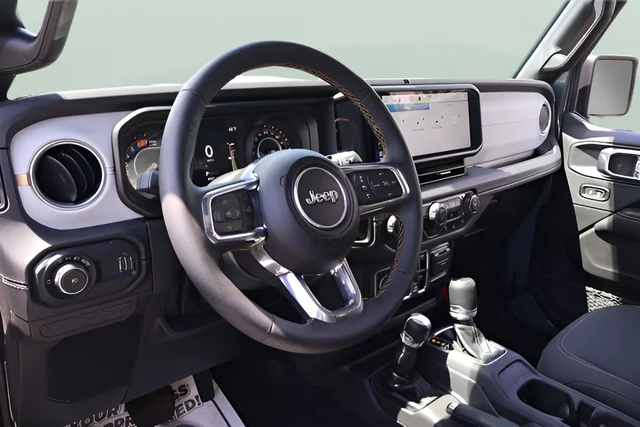 Used 2024 Gray Jeep Sahara image 11