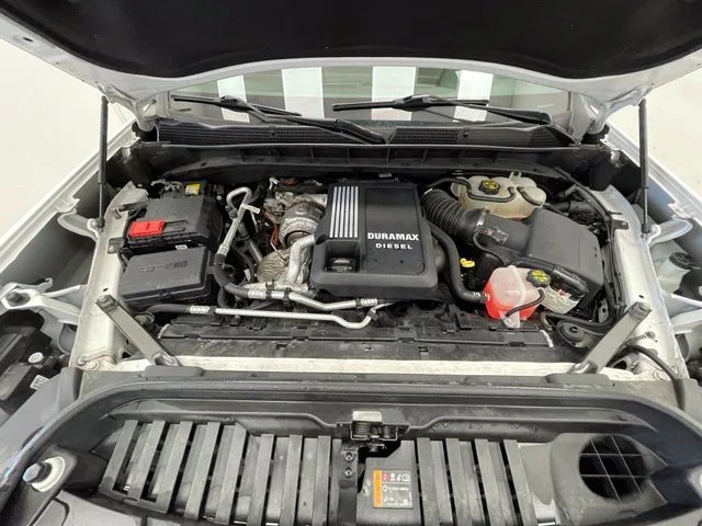 Certified Used 2023 White GMC  image 28