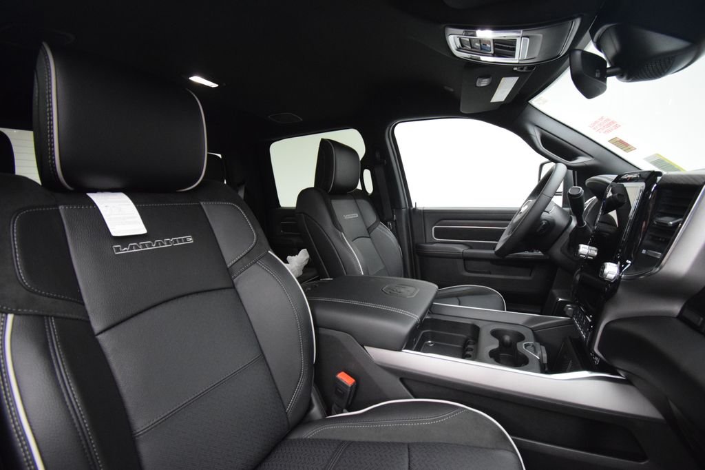 New 2026 Diamond Black Crystal Pearl-Coat Exterior Paint RAM Laramie image 19