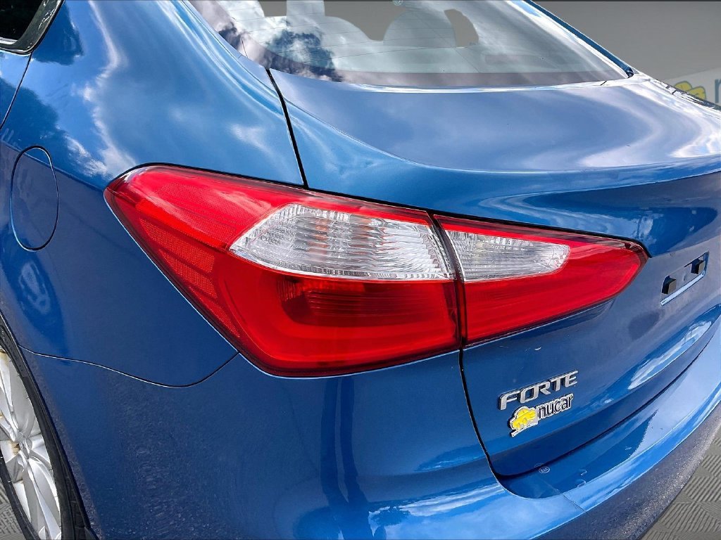 Used 2014 Abyss Blue Kia EX image 30