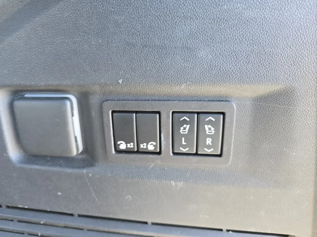 Used 2023 Summit White GMC Denali image 19