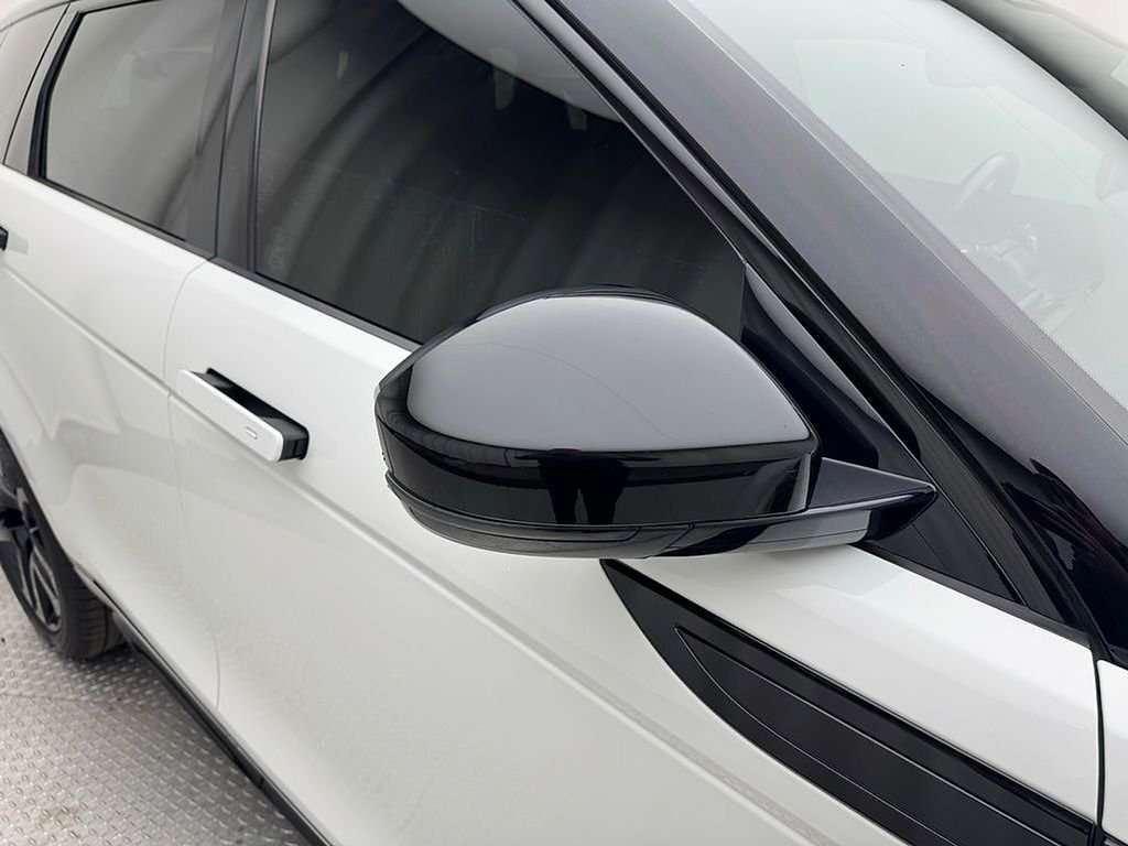Used 2023 Fuji White Land Rover R-Dynamic SE image 15
