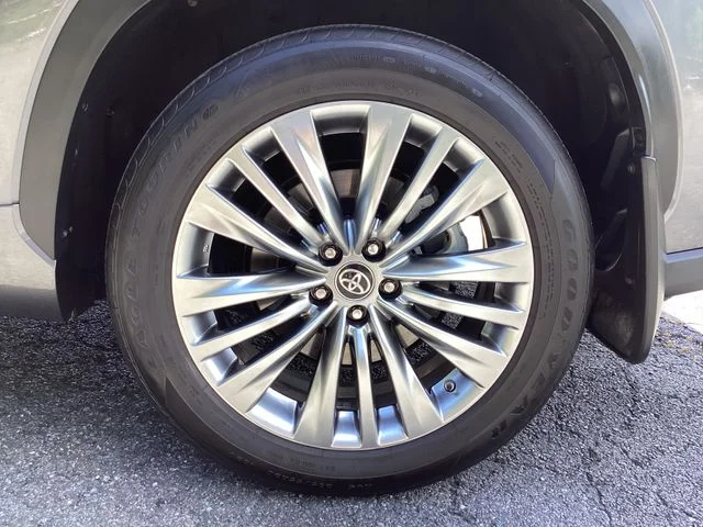Used 2024 Magnetic Gray Metallic Toyota Platinum image 21