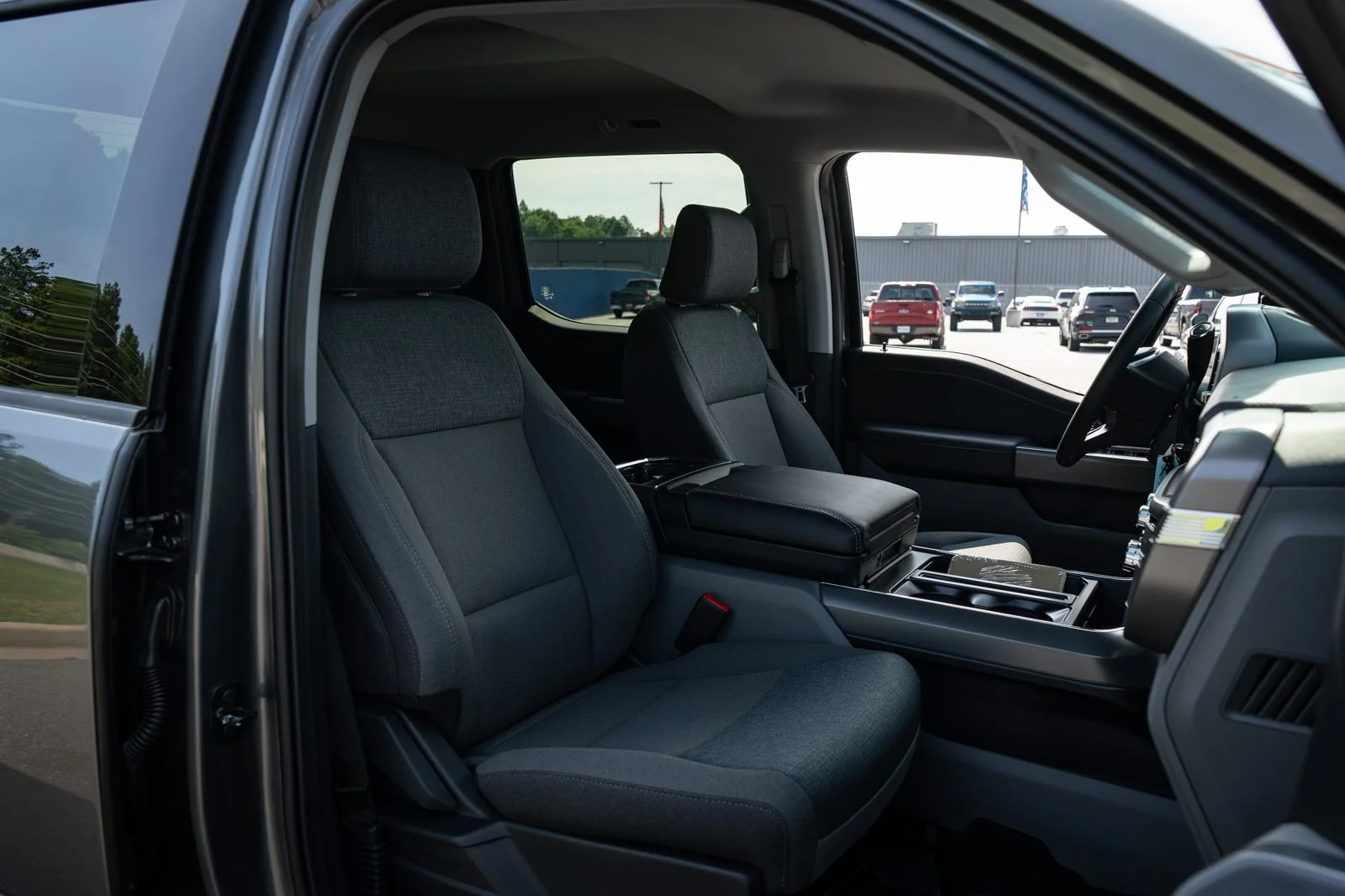 New 2026 Carbonized Gray Metallic Ford XLT image 22