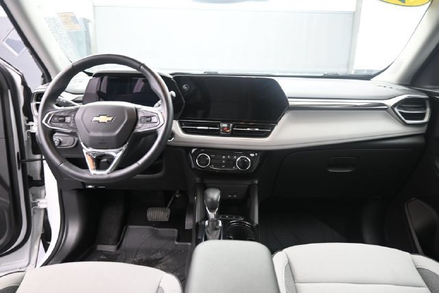 Used 2026 Summit White Chevrolet LT image 9