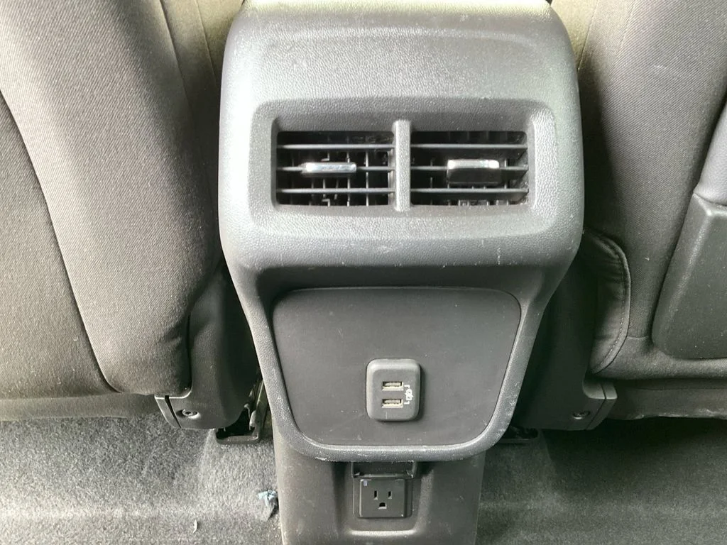 Used 2023 White GMC SLE image 22