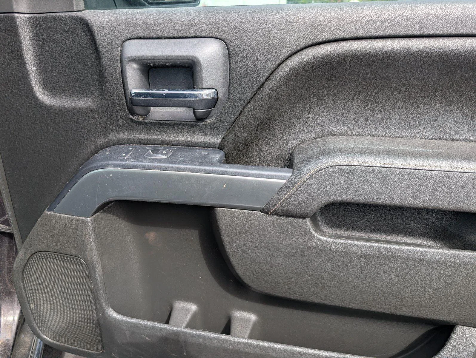 Used 2016 TUNGSTEN METALLIC Chevrolet LT image 38