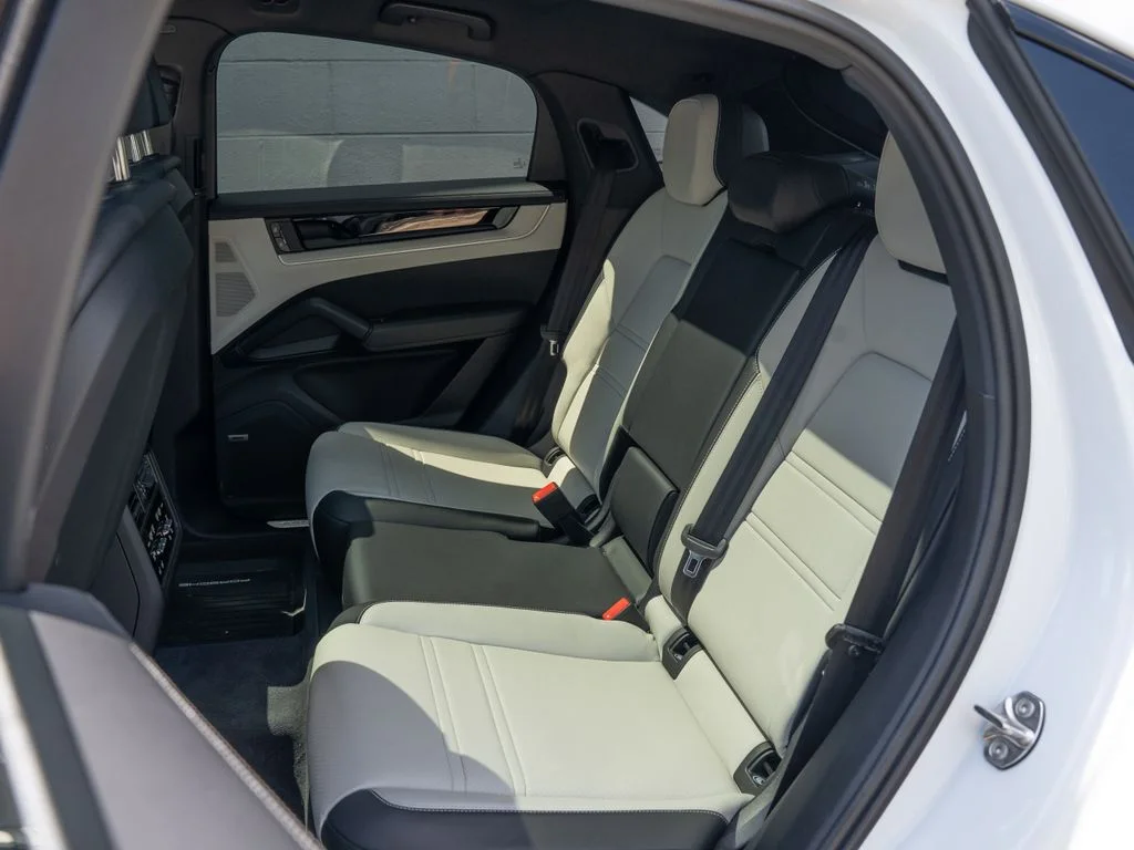 Used 2025 White Porsche Base image 18
