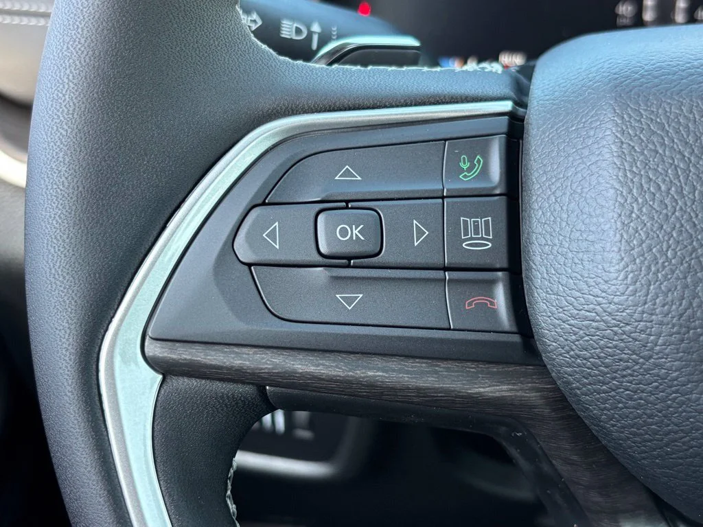 New 2027 Gray Jeep Laredo Altitude image 16