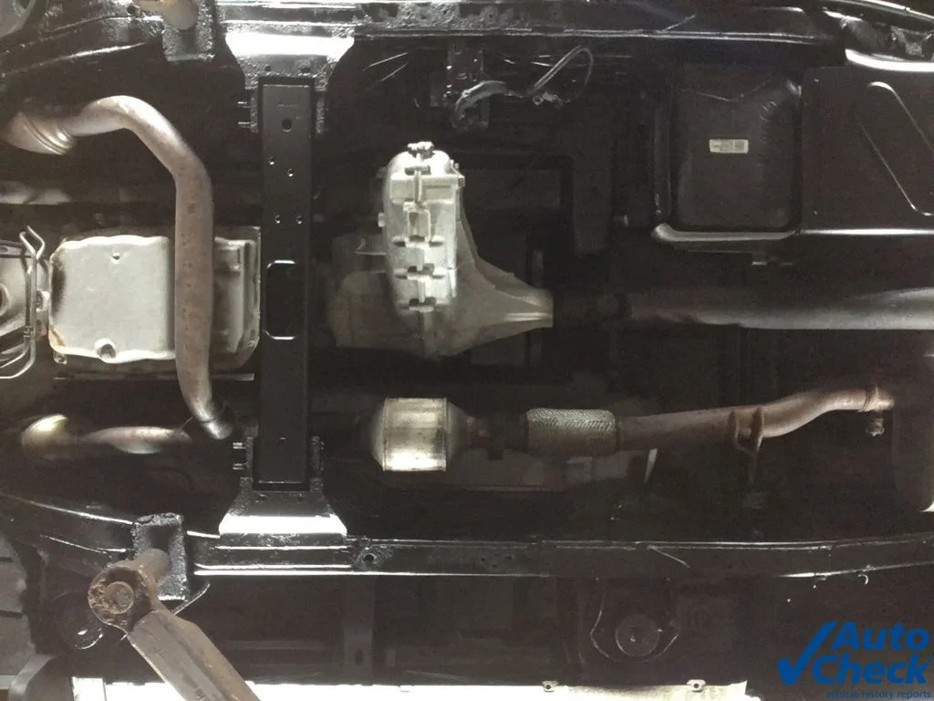 Used 2018 White GMC Base image 15