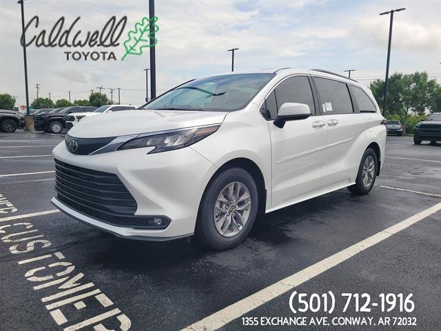 2026 Toyota Sienna XLE 8-Passenger Hybrid FWD's photo