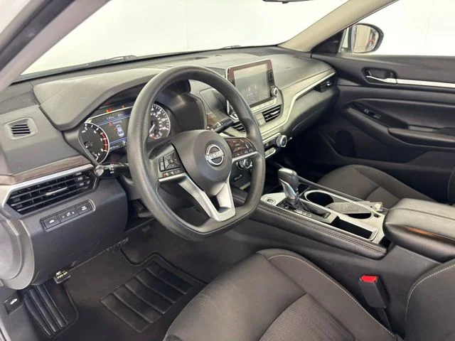 Used 2023 White Nissan 2.5 SV image 12