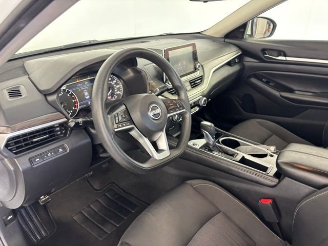 Used 2023 White Nissan 2.5 SV image 12
