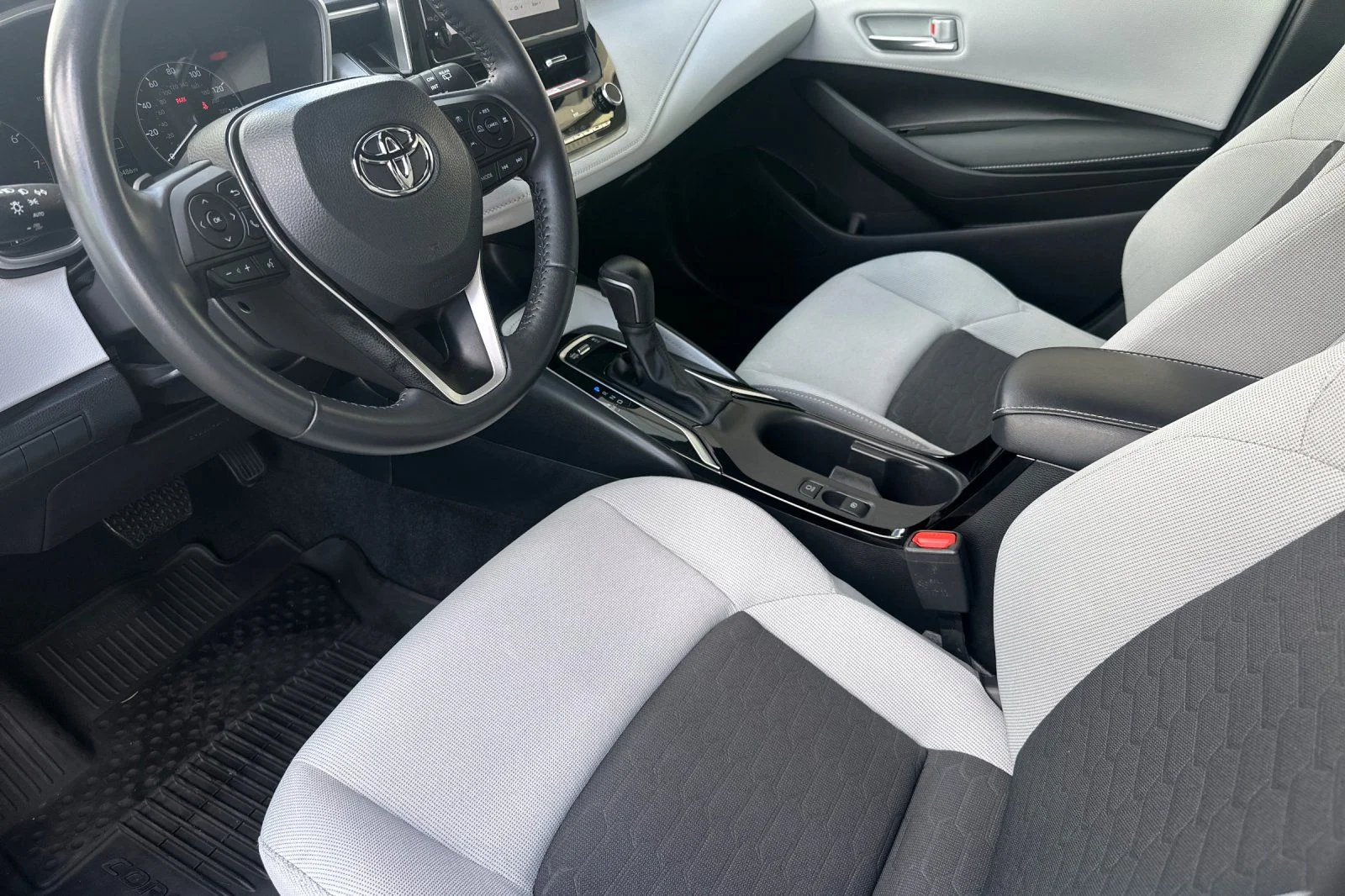 Used 2025 Gray Toyota SE image 10