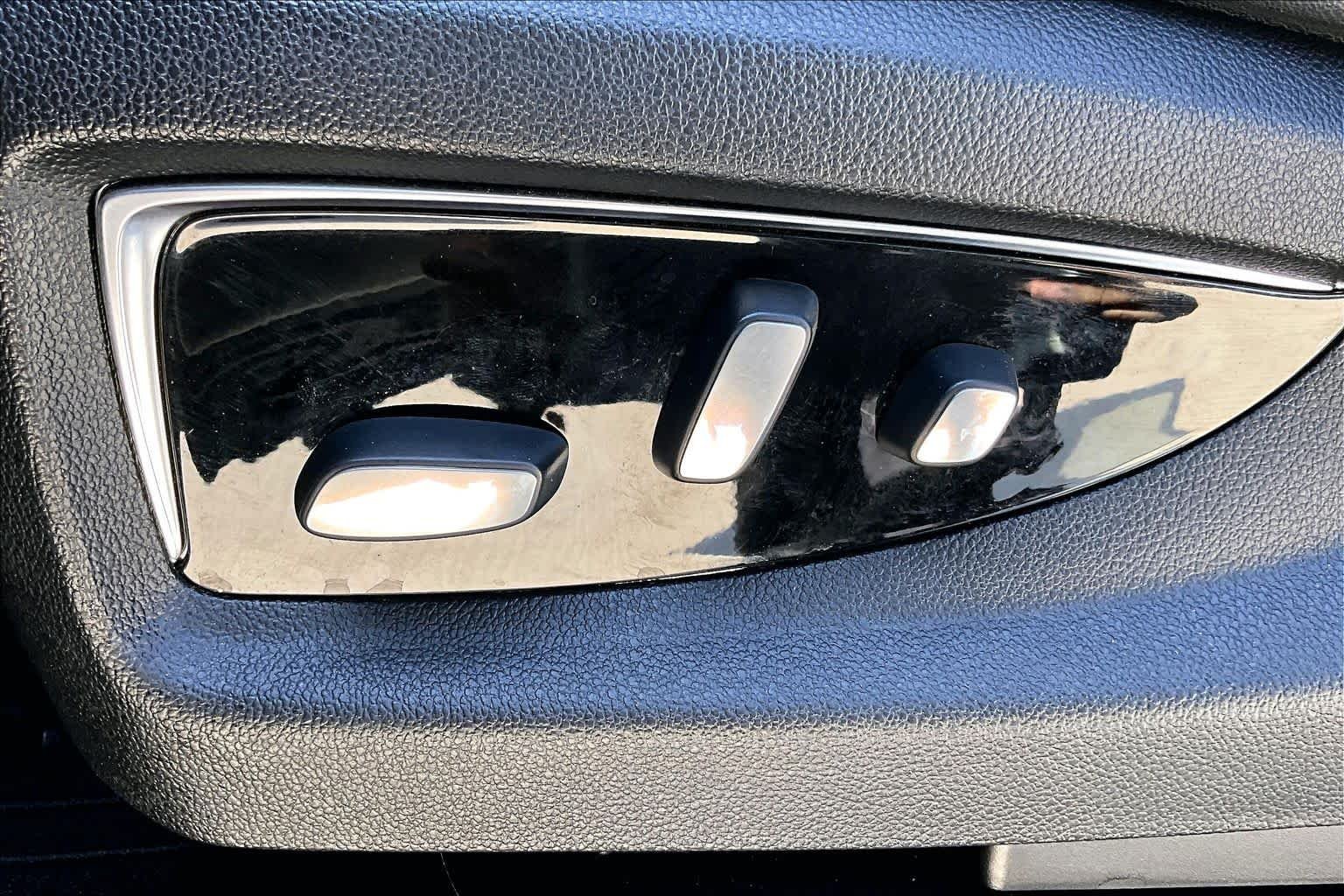 Used 2020 Black Raven Cadillac Luxury image 31
