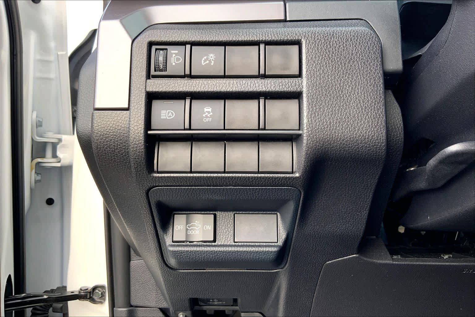 Used 2026 Ice Cap Toyota SR5 image 33