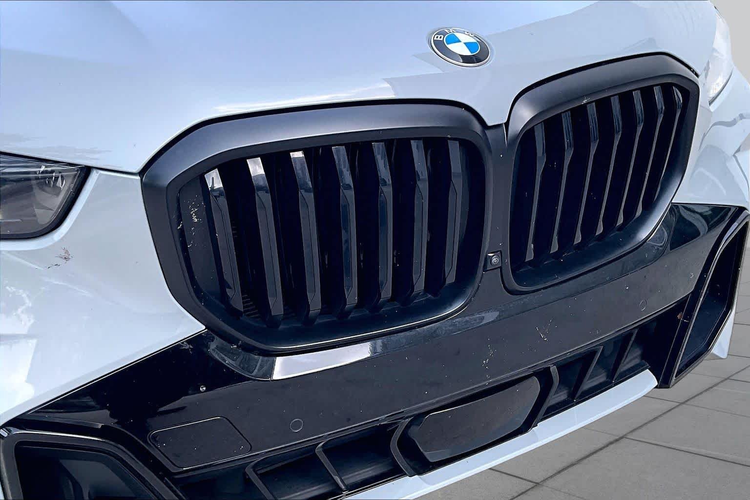Used 2025 Brooklyn Grey Metallic BMW sDrive40i image 27