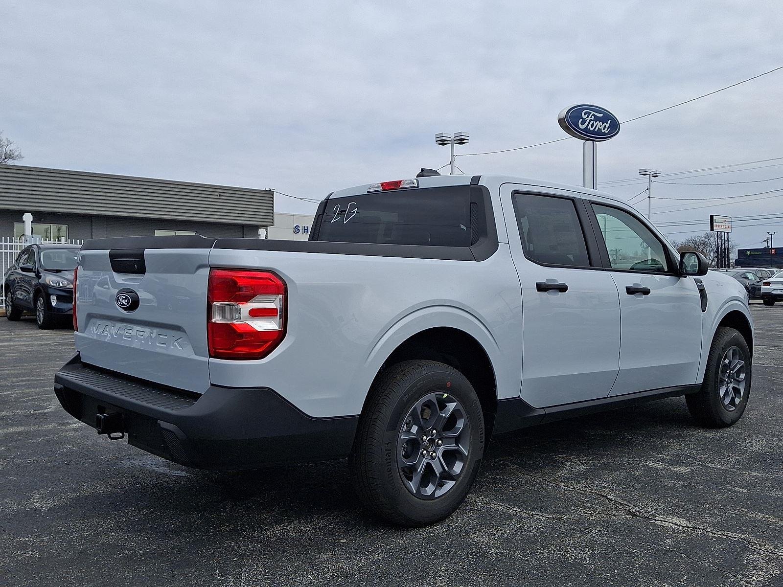 New 2026 Space White Metallic Ford XLT image 4