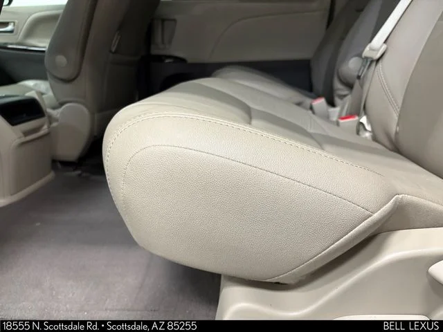 Used 2017  Toyota XLE image 21