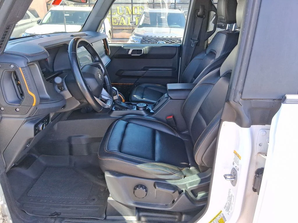 Used 2024 Oxford White Ford Badlands image 9