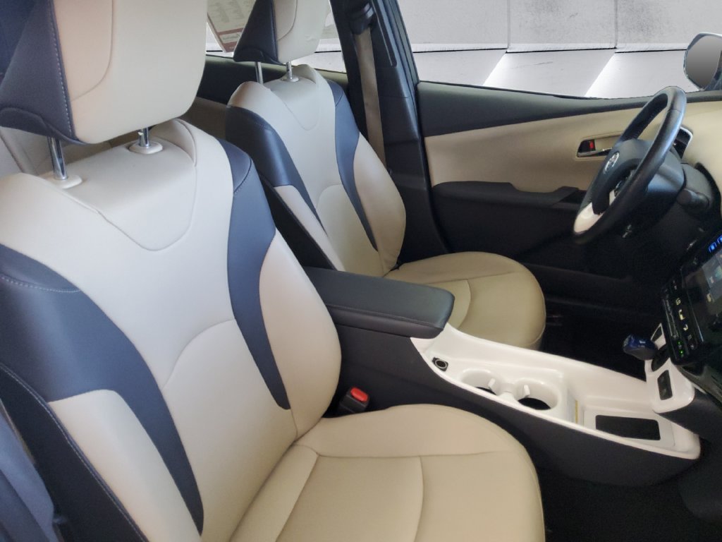 Used 2016 White Toyota Four image 14