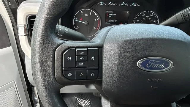 Used 2025  Ford XL image 22