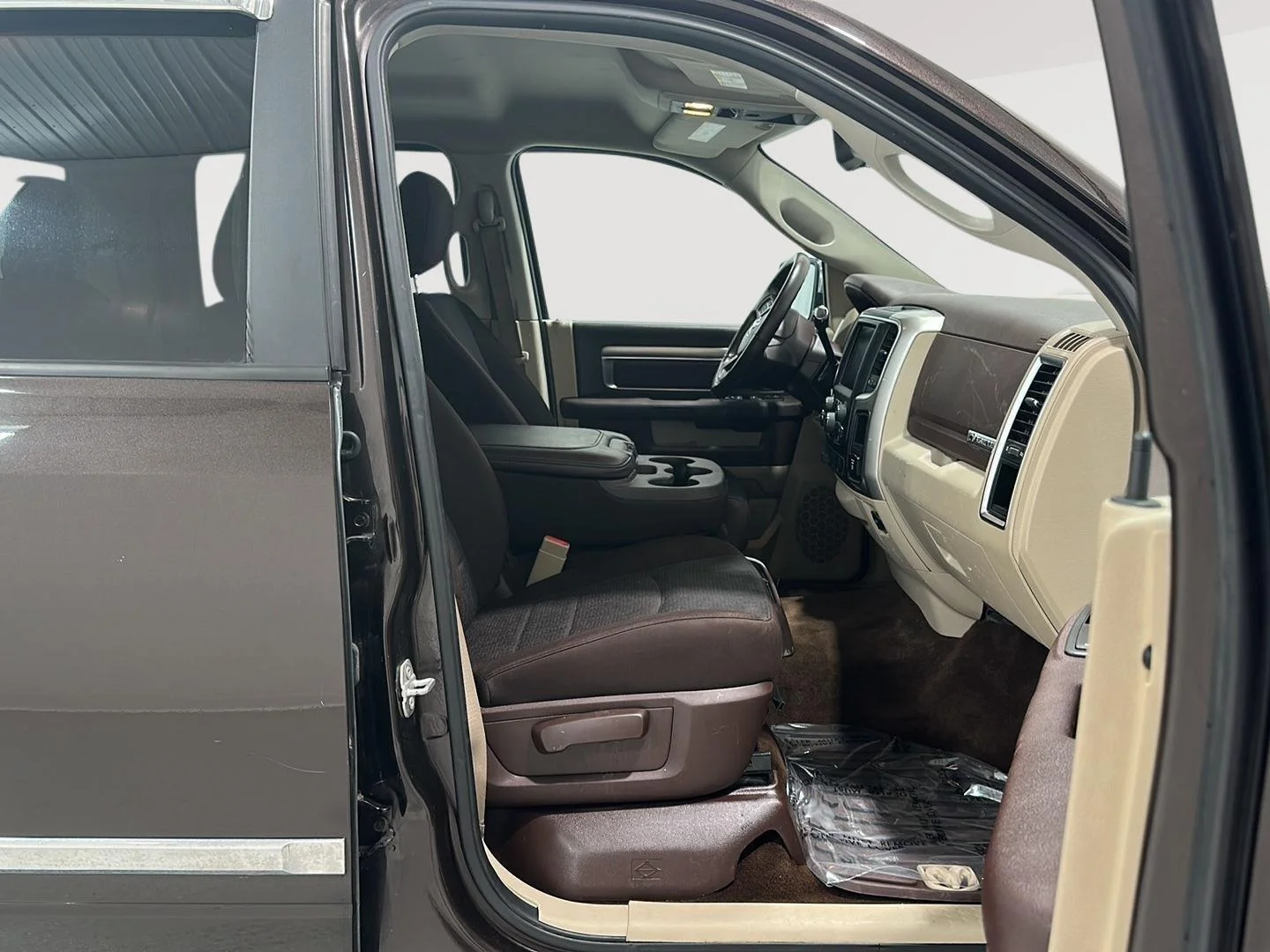 Used 2016 Luxury Brown Pearlcoat Ram Big Horn image 23