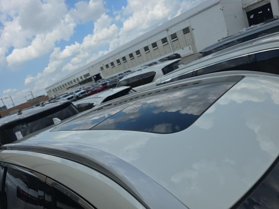 Certified Used 2023 White INFINITI LUXE image 12