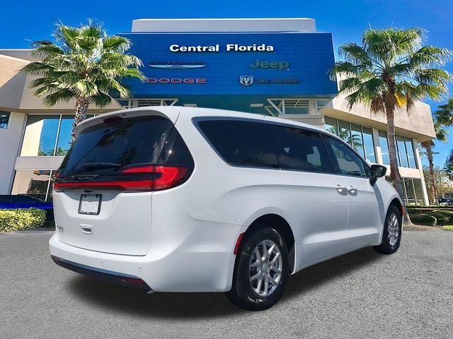 New 2027 Bright White Clear-Coat Exterior Paint Chrysler Select image 5