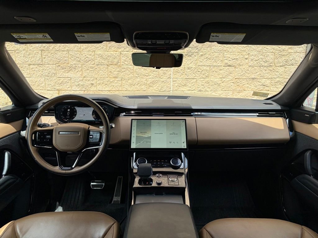 Used 2023 Black Land Rover SE Dynamic image 18