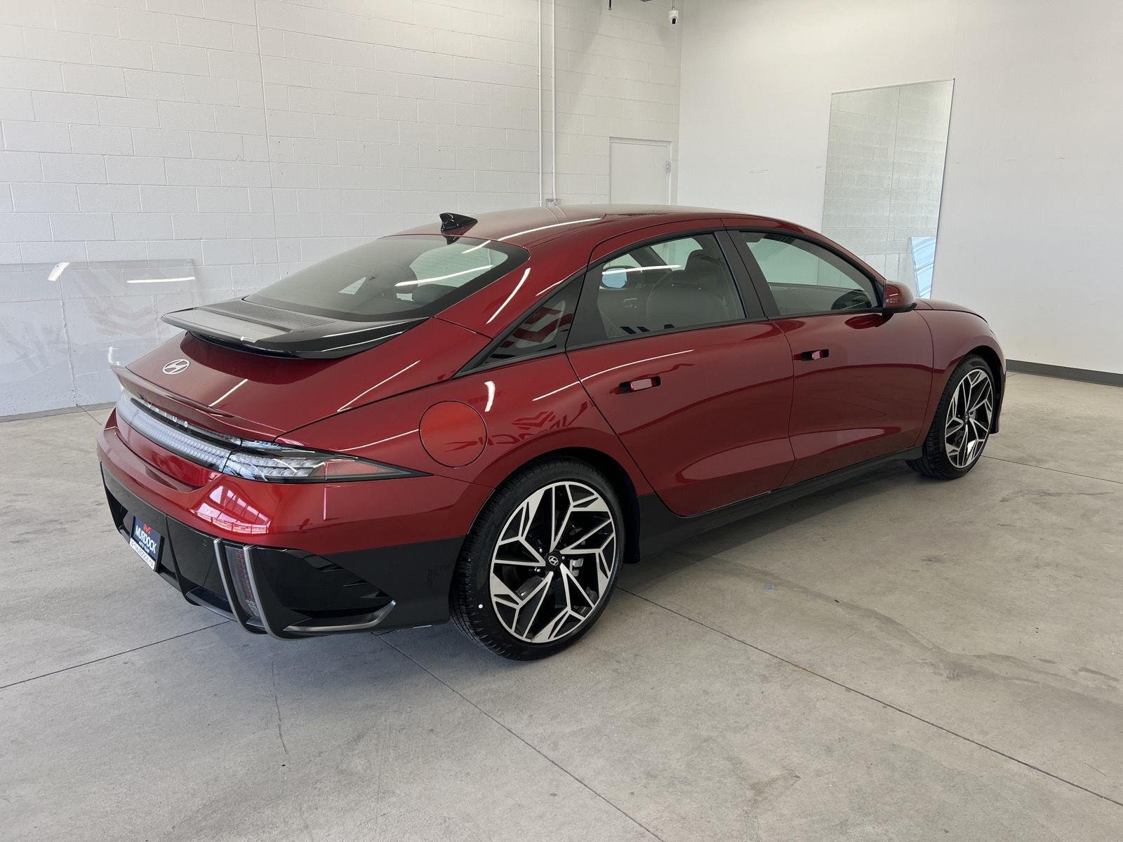 Used 2025 Ultimate Red Hyundai SEL image 4