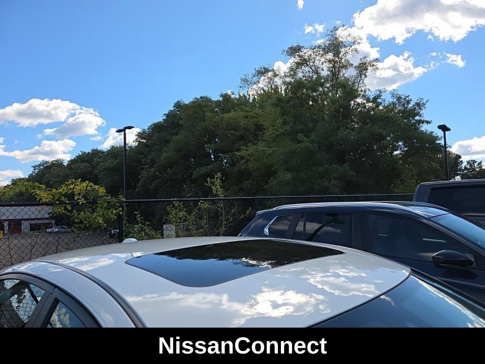 Used 2024 White Nissan 2.5 SV image 10