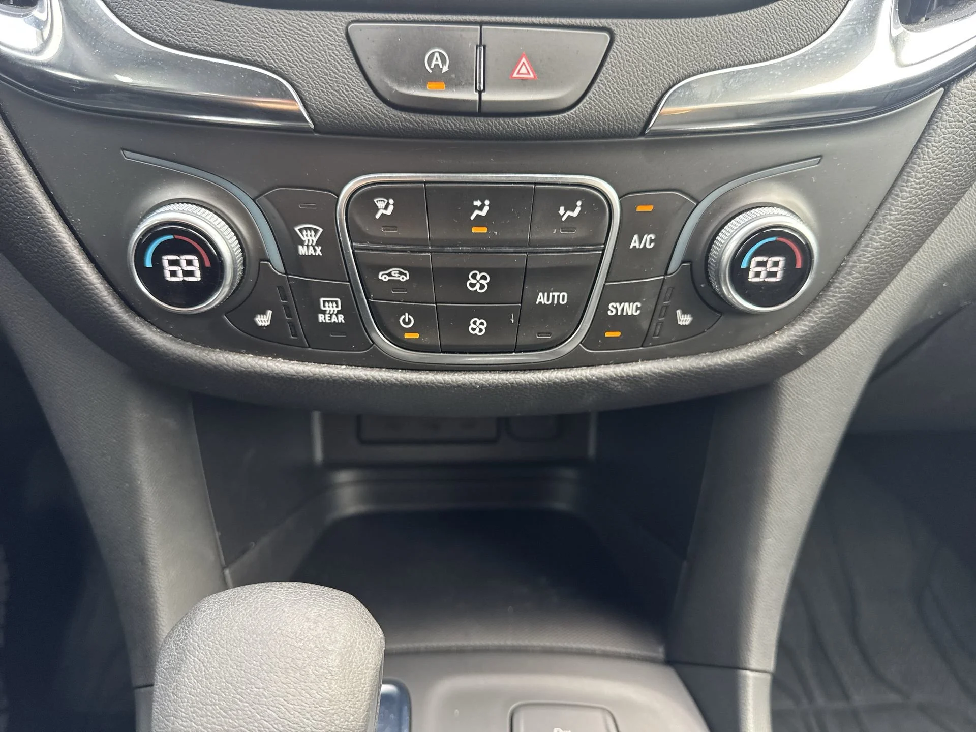 2024 Chevrolet Equinox LT - Photo 18