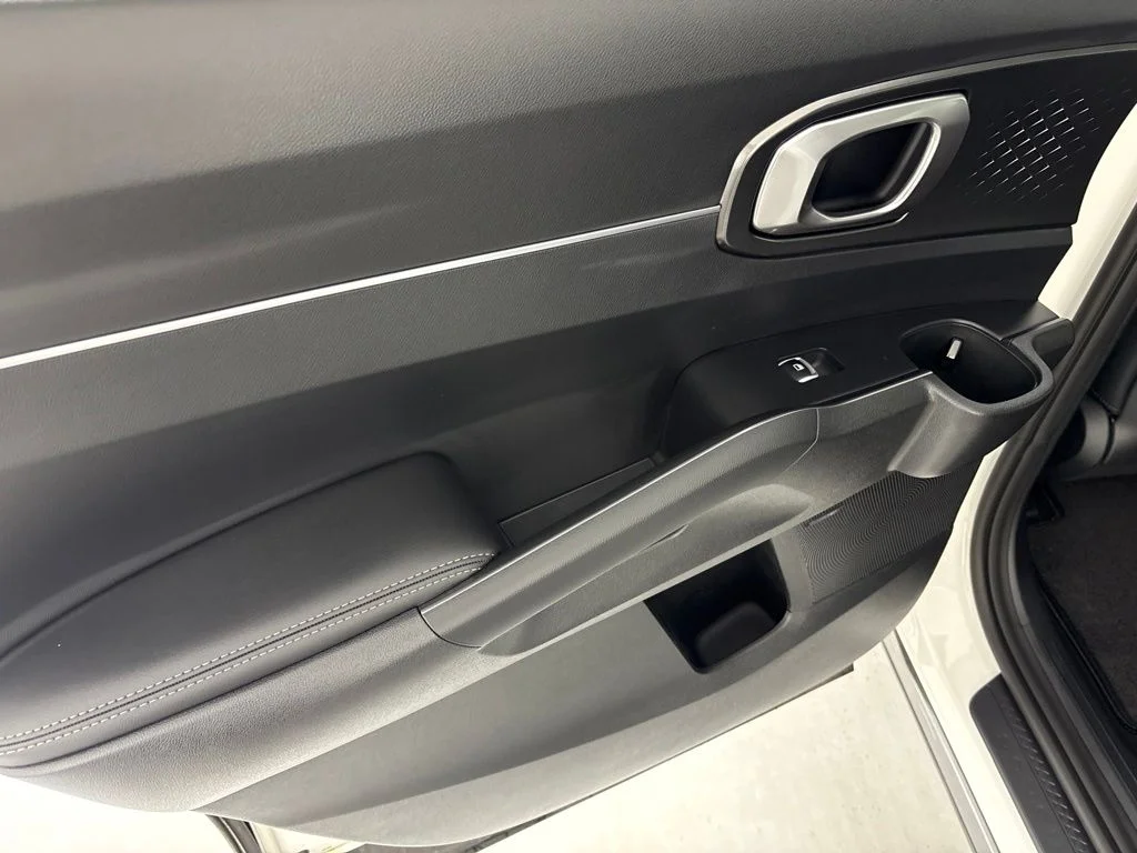 New 2026 Snow White Pearl Kia EX image 25