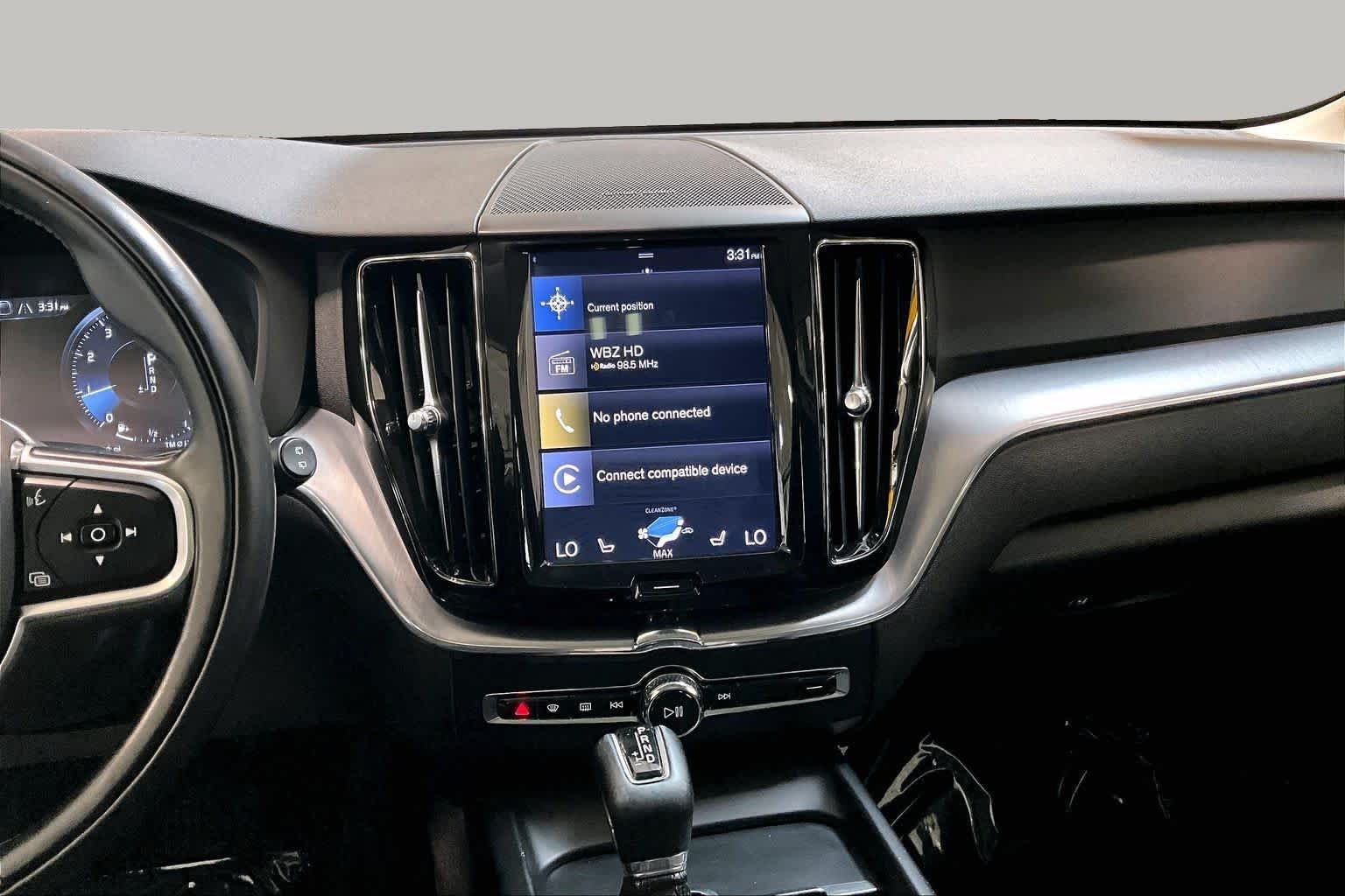 Used 2019 Bright Silver Metallic Volvo Momentum image 7