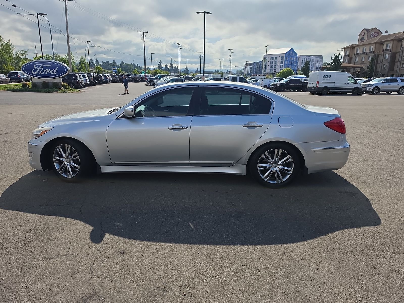 2012 Hyundai Genesis 3.8's photo