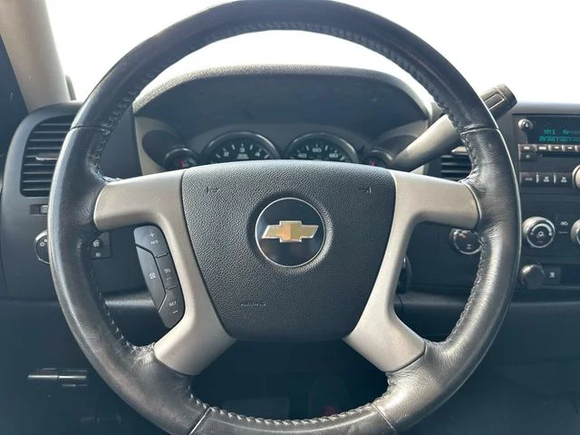 Used 2009 Red Chevrolet LT image 19