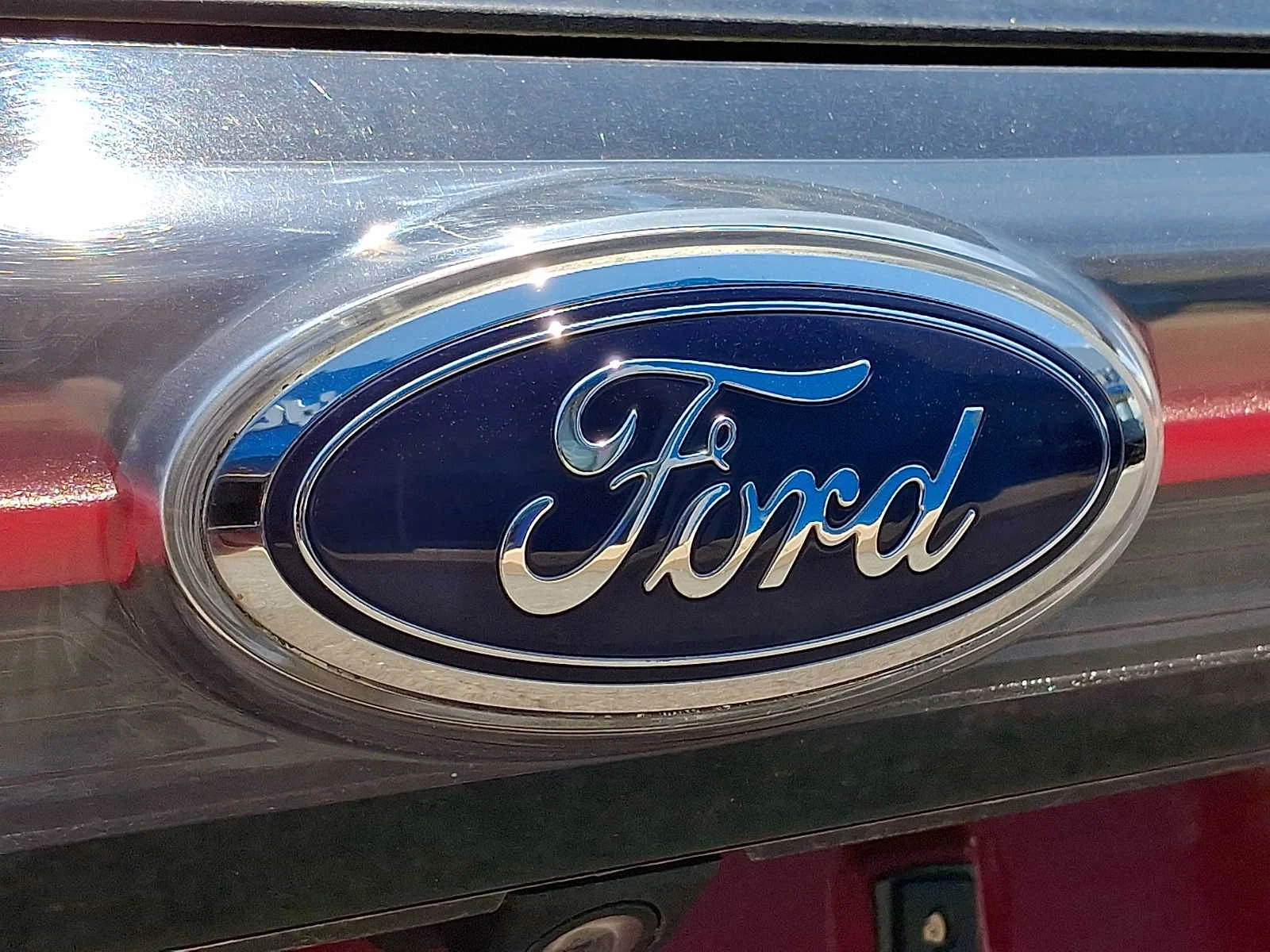 Used 2015 Red Ford SEL image 31