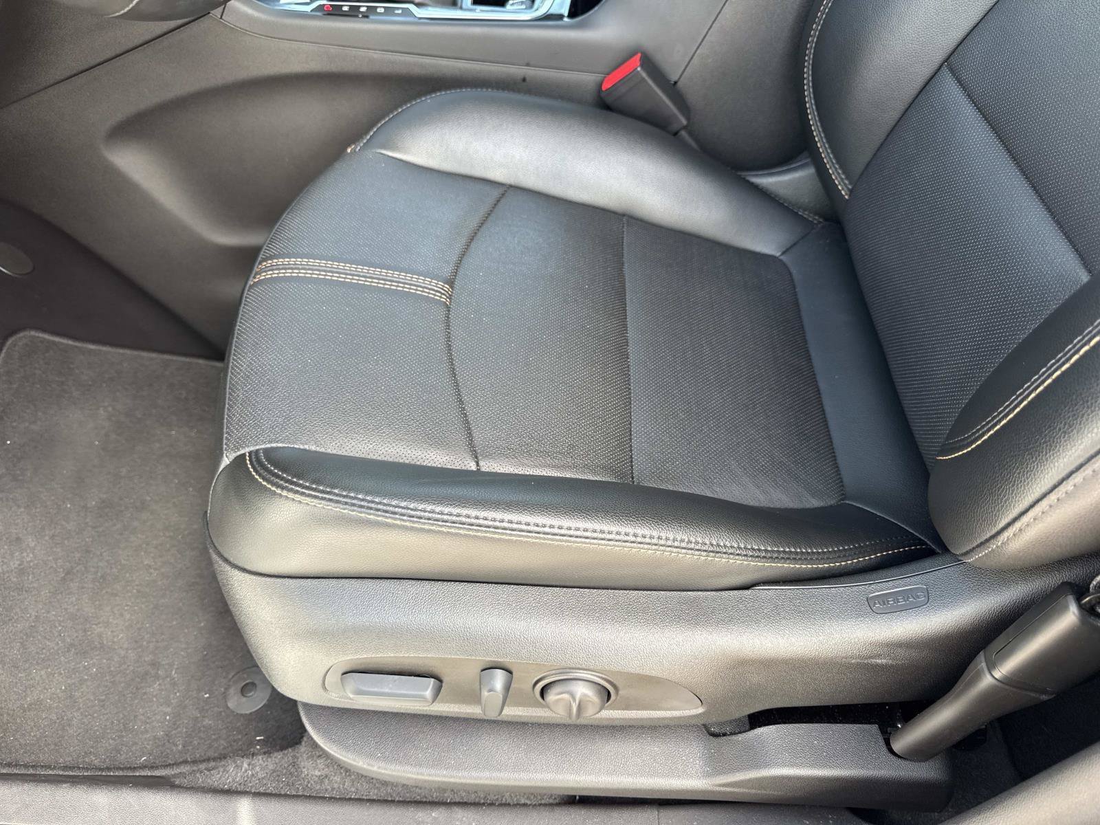 Used 2023 SUMMIT WHITE Chevrolet Premier image 19