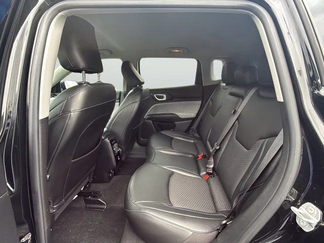 Used 2022 Black Jeep Latitude image 27