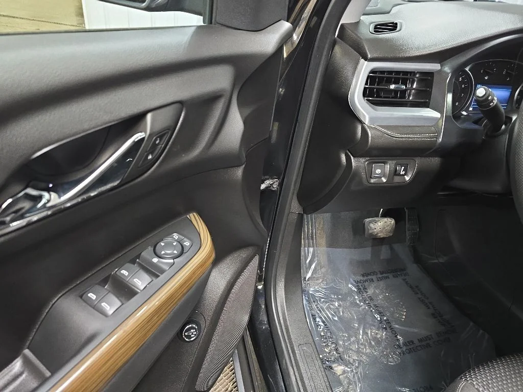 Used 2023 Black GMC SLE image 27