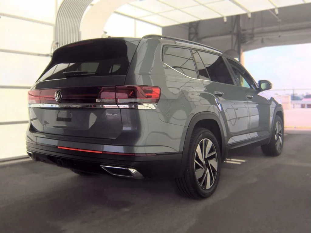Used 2025 Gray Volkswagen 2.0T SE w/Technology image 4